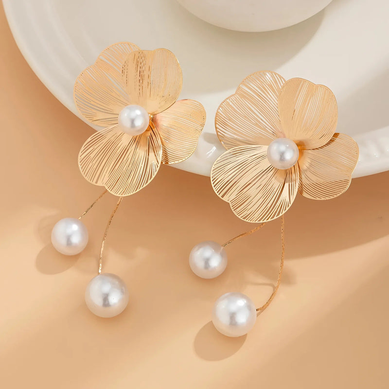 Load image into Gallery viewer, Roselle Drop Earrings
