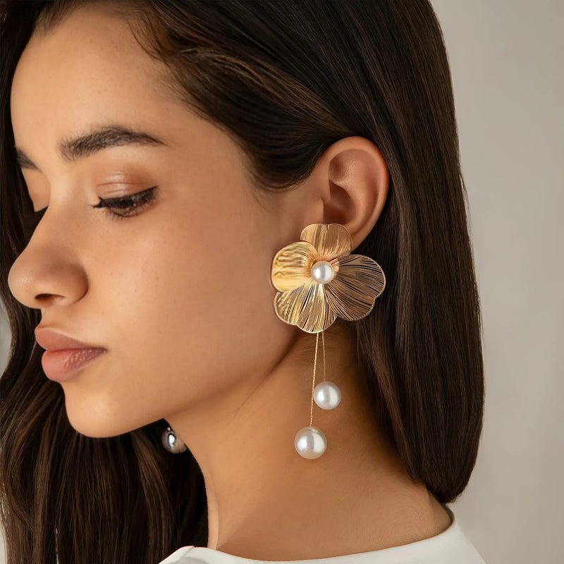 Load image into Gallery viewer, Roselle Drop Earrings
