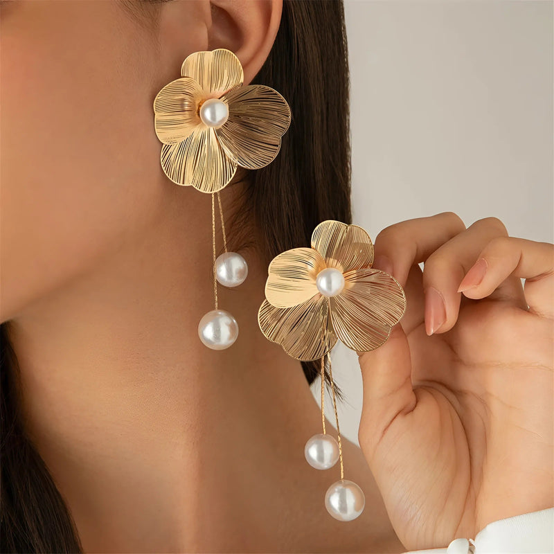 Load image into Gallery viewer, Roselle Drop Earrings
