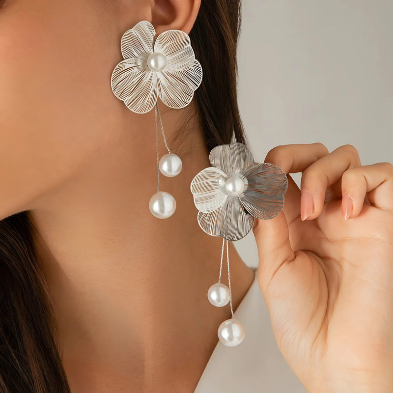 Load image into Gallery viewer, Roselle Drop Earrings
